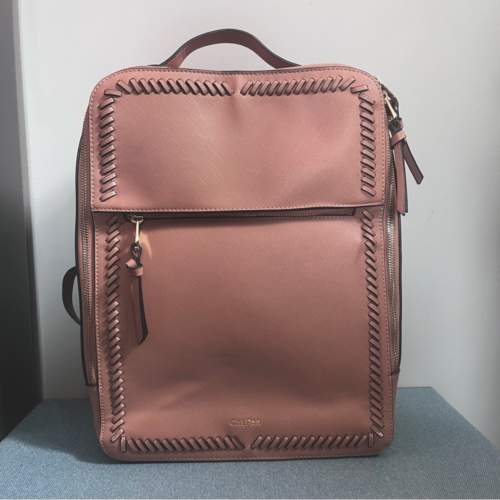 Calpak Kaya 15 inch laptop in mauve